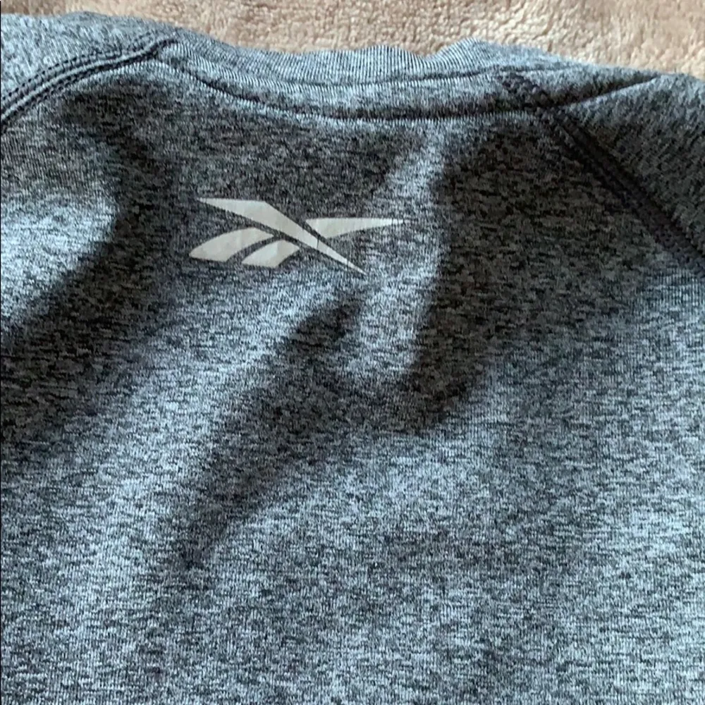 Reebok top - Image 4