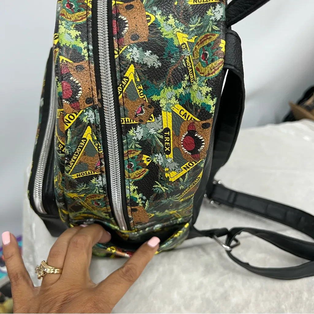 Funko Jurassic park mini backpack Green - Image 4