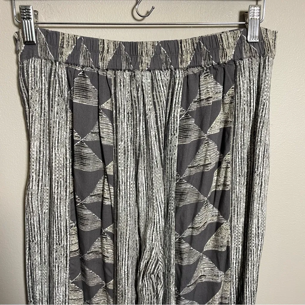 Earthbound  Trading Co boho flare pants gray patterned large - Image 3