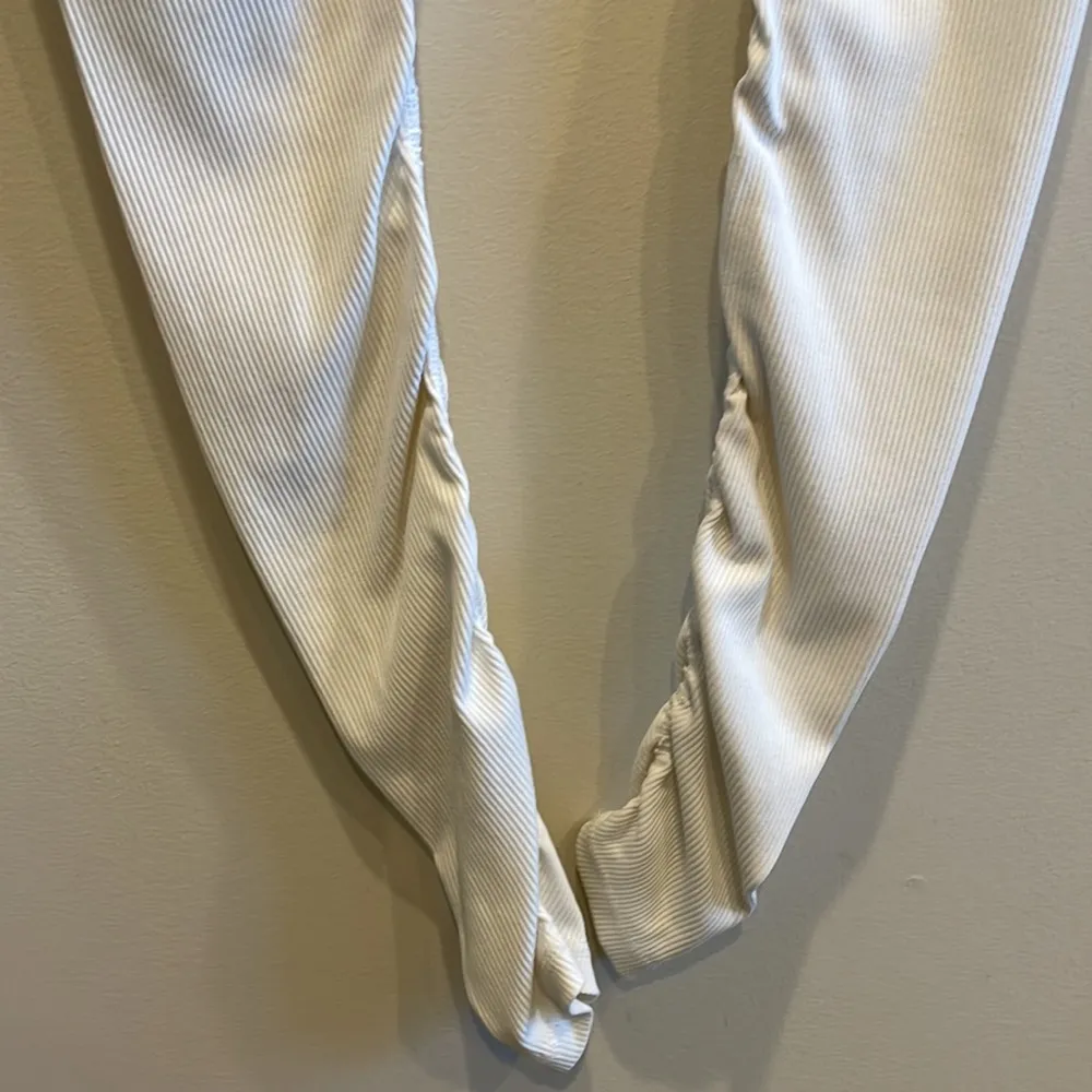 ALO Goddess legging RARE Tribal print SZ SMALL - Image 4