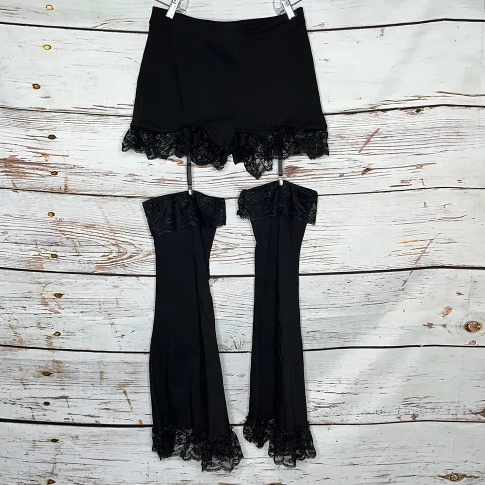 Widow x Dolls Kill NWT Size XXL Black Lace Trim Flare Leg Garter Shorts Pants - Image 2