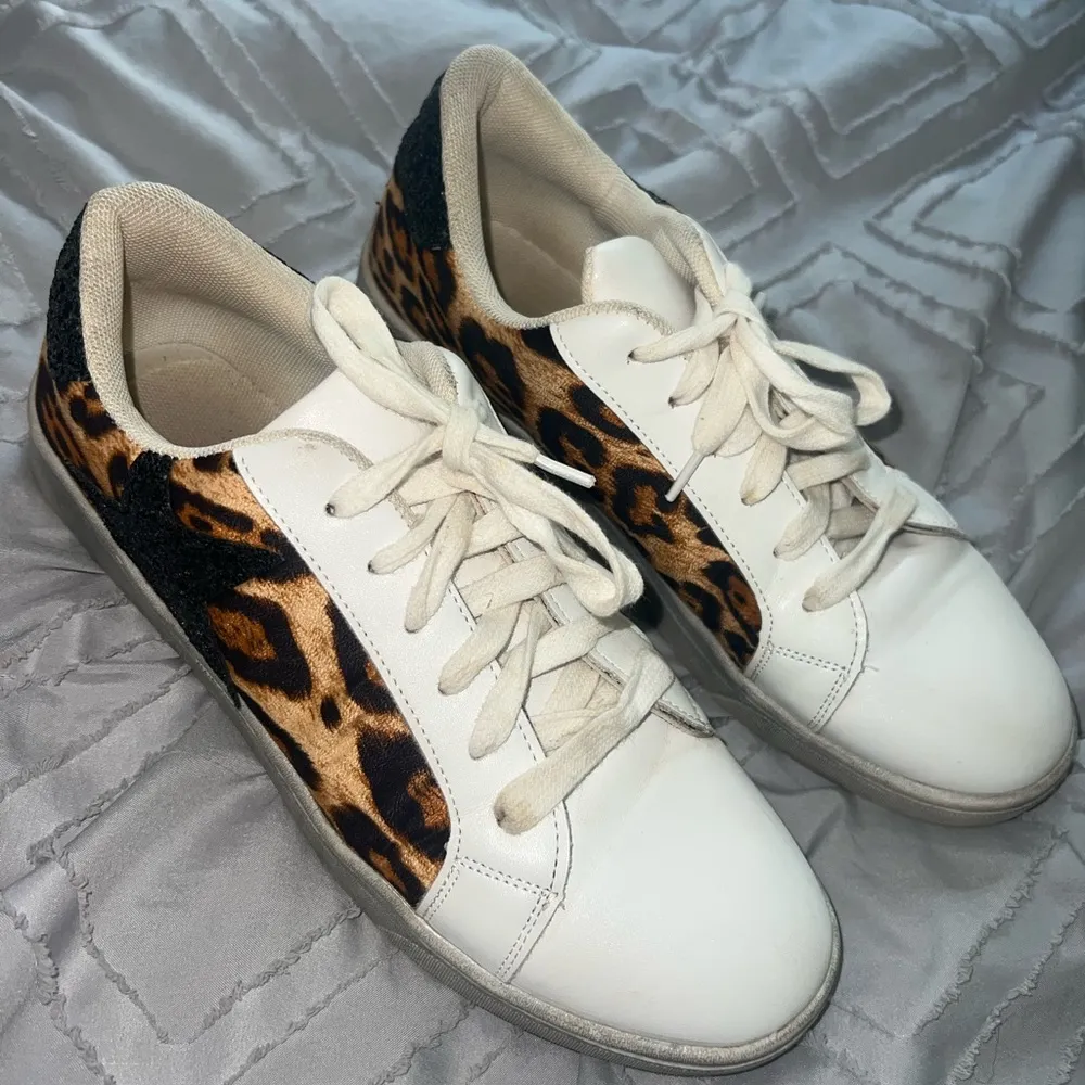 Cheeta and Black Sparkly Shoes Size 8 - Image 5