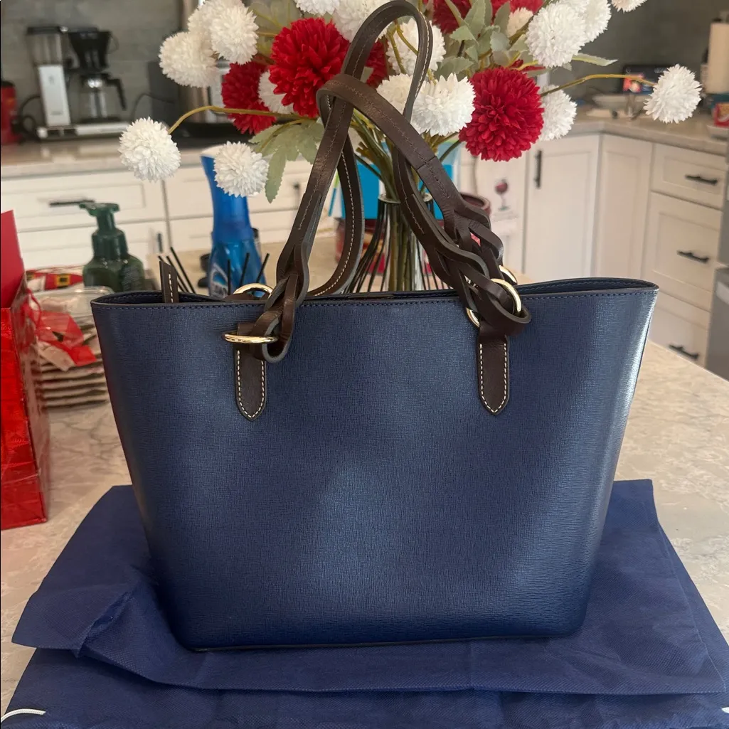 Dooney and Bourke Saffiano Gretchen small tote with wallet - Image 3