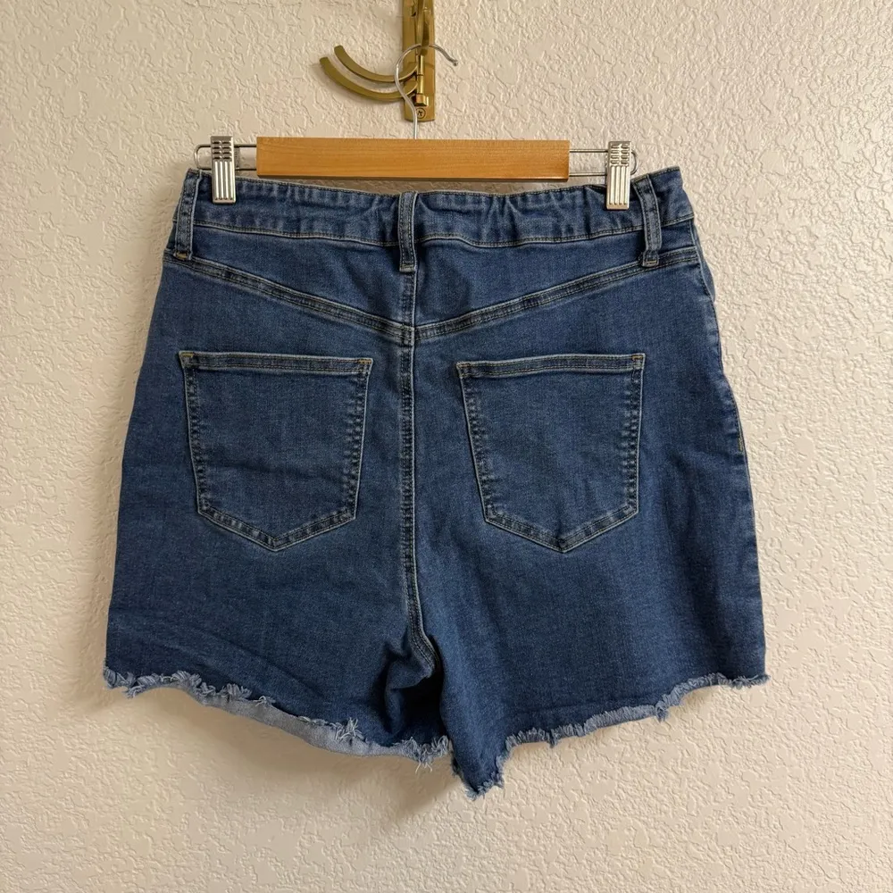 Arula stretchy denim dual colored shorts size 12 Blue - Image 3