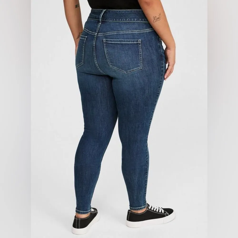 Women’s Torrid skinny high rise jegging jeans size 20 - Image 2