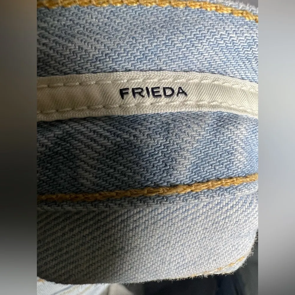 Citizens of Humanity Frieda Distressed Denim Shorts - Organic Cotton.  Size 31 - Image 10