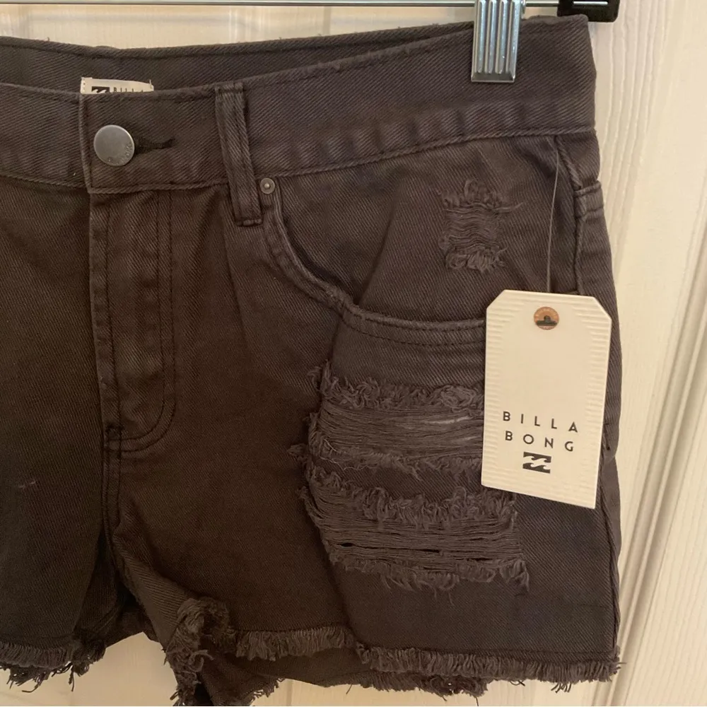 Billabong distressed shorts size30 new - Image 3