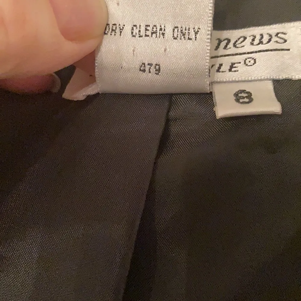 Newport News vintage size 8 black 100% silk blazer like new - Image 10