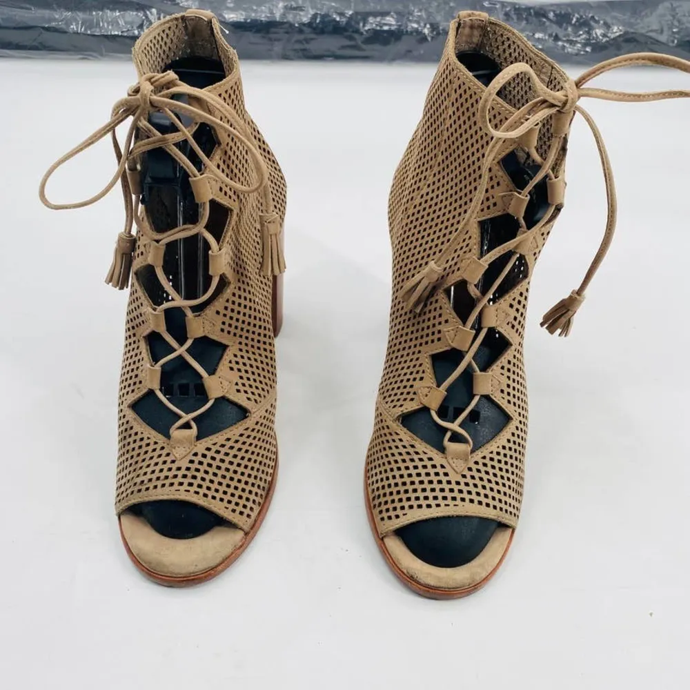 Frye Gabby Perforated Ghillie Corset Lace Up Booties Taupe Tan Size 9 MSPR $328 - Image 4