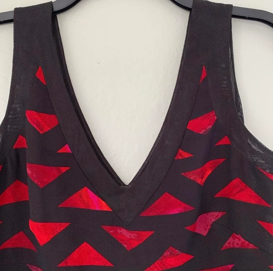 triangle printed V neck top - Image 5