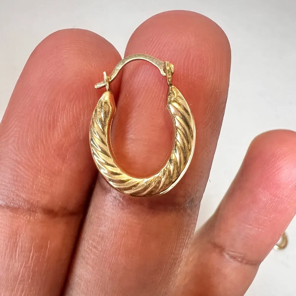 14K Yellow Gold Hollow Puff Earrings Shrimp Hoop Earrings . - Image 5