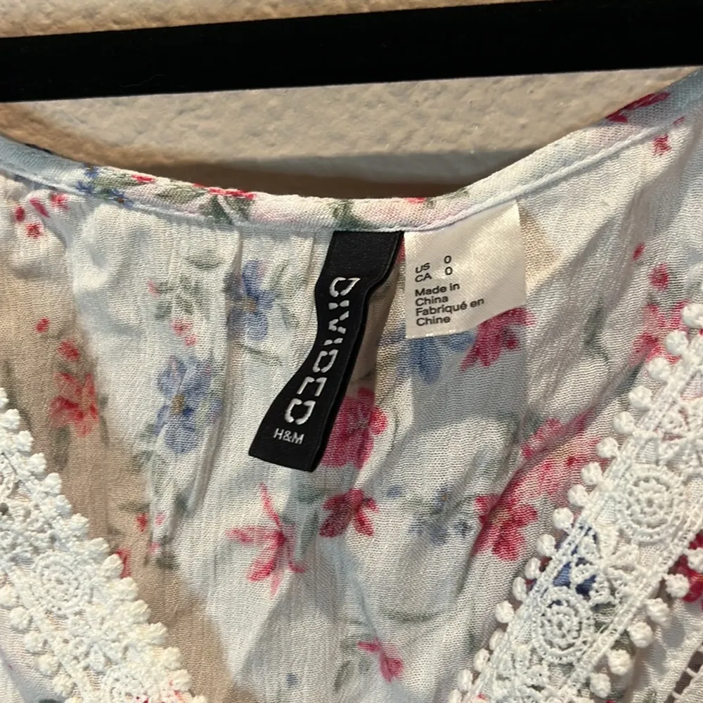 Divided Floral Crepe Fabric Cami Tank Size 0 - Image 2