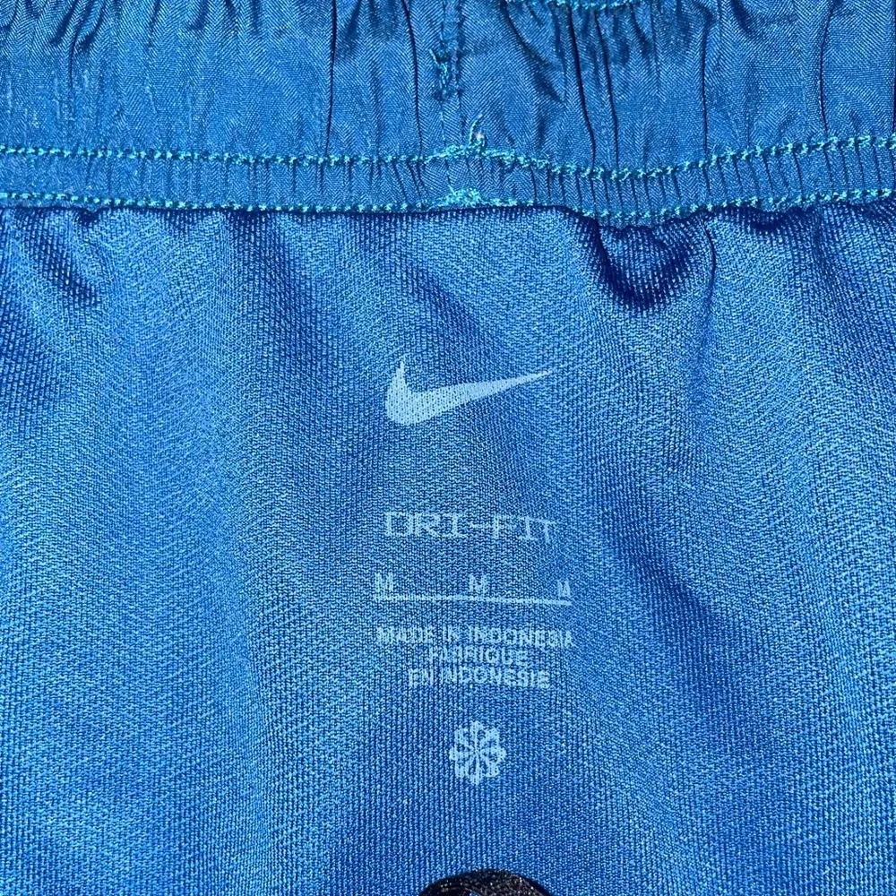 Nike Shorts Womens Medium Dri-Fit Tempo Victory Graphic Athletic Running Casual - Image 3