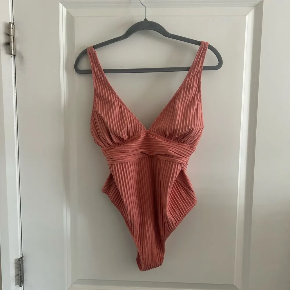 Kona Sol Women's One Piece Swimsuit Size L Ribbed Rose Pink Medium Coverage NWT - Image 2