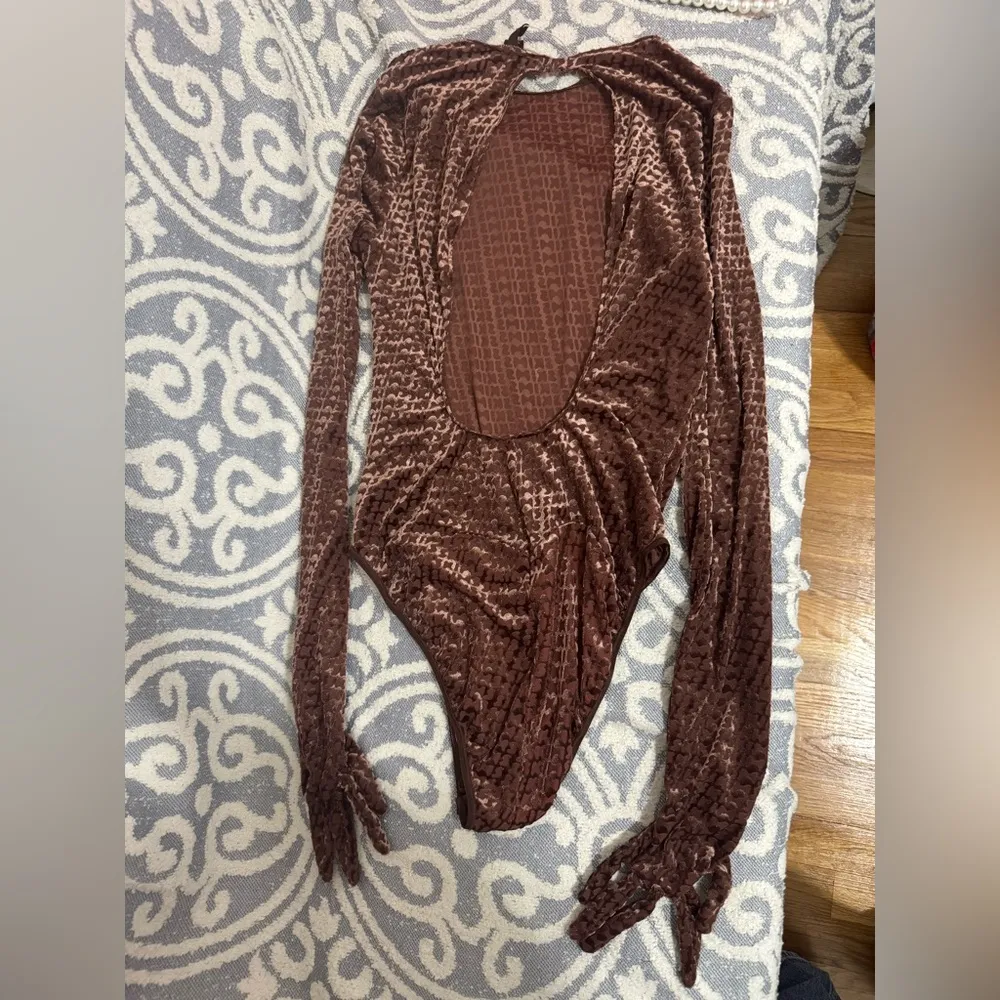 SKIMS Size Large Velvet Glove Bodysuit With Gloves Chestnut Brown Gloved Logo - Image 8