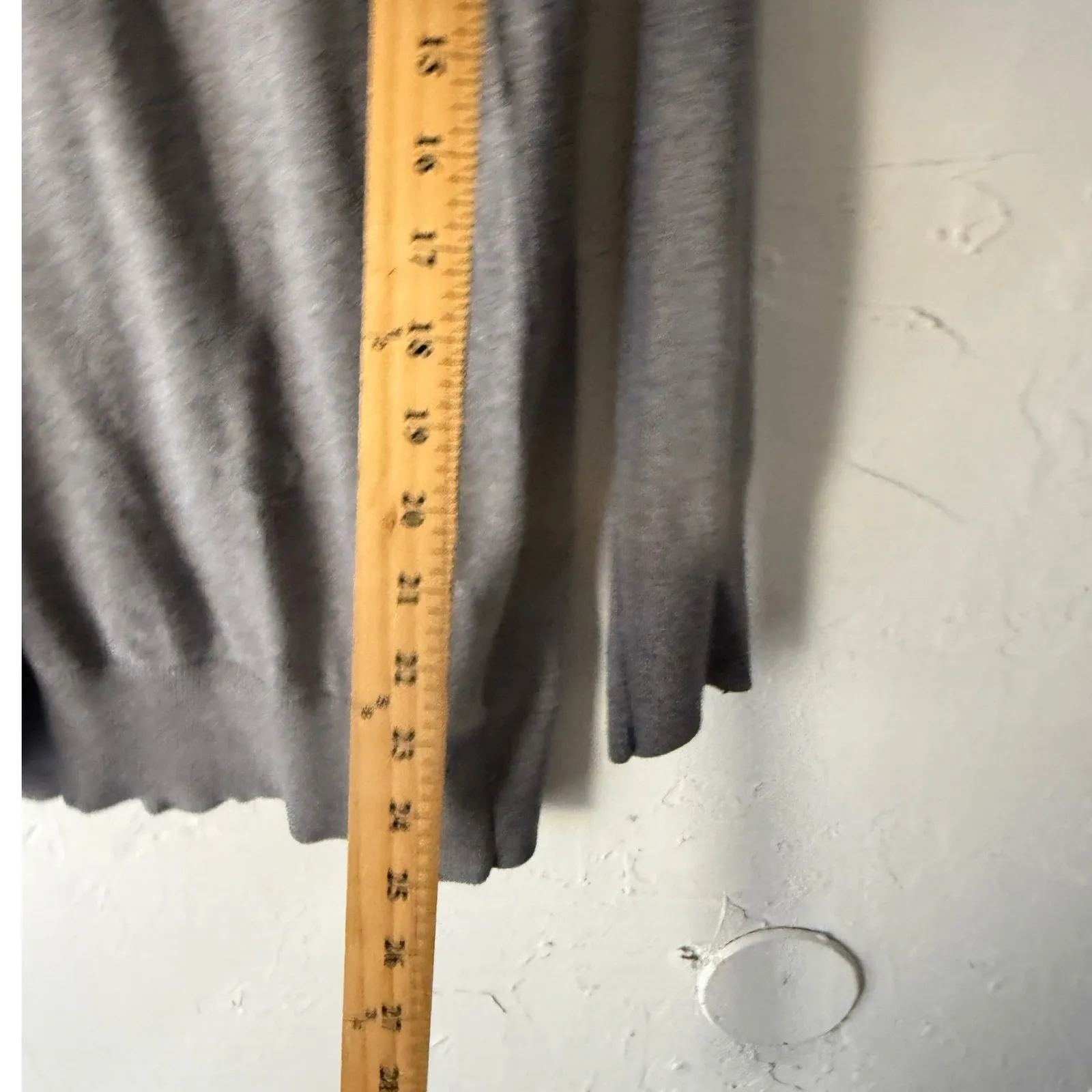 H&M Basic Gray V Neck Long Sleeve Sweater Top Women L Minimalist Closet Staple - Image 4