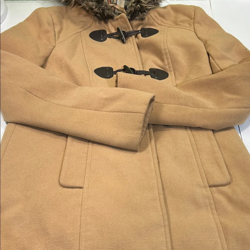 Forever 21 Camel Coat with Faux Fur Trim - Image 10