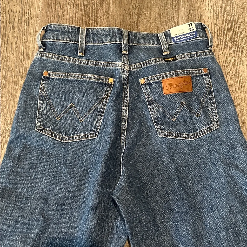 Wrangler Blue Straight Leg Women's Jeans new with tags Wrangler Mom Straight - Image 8