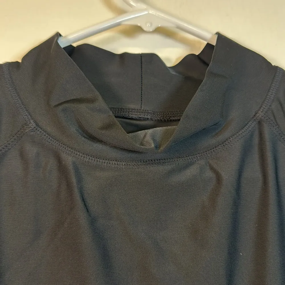 UV Skinz Black Short Sleeve Swim UPF 50+ Sunwear Swimsuit Size Small EUC #2943 - Image 3