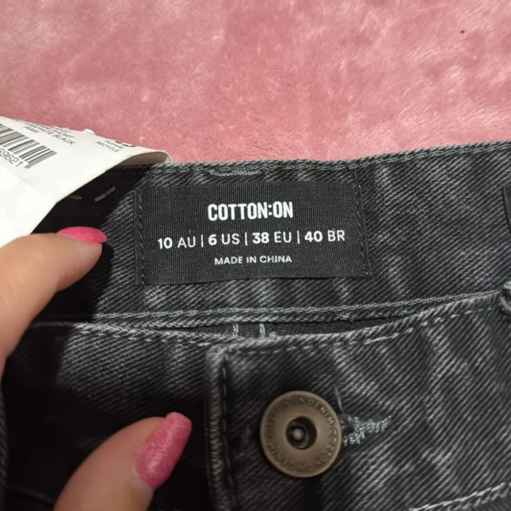 Cotton on dad jeans - Image 4