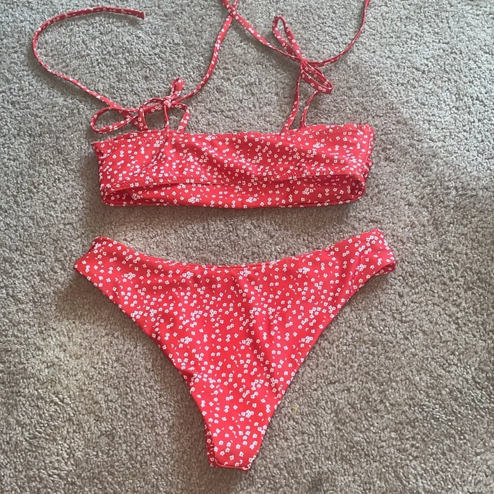 SHEIN Red and White Floral Bikini 2 piece bikini swim wear size small tie top - Image 4