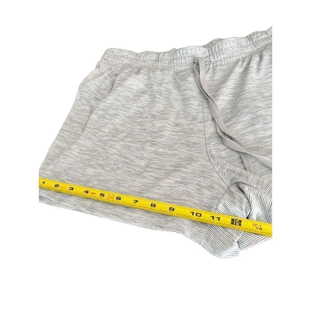 Reebok On The Fly Short Size Medium - Image 7