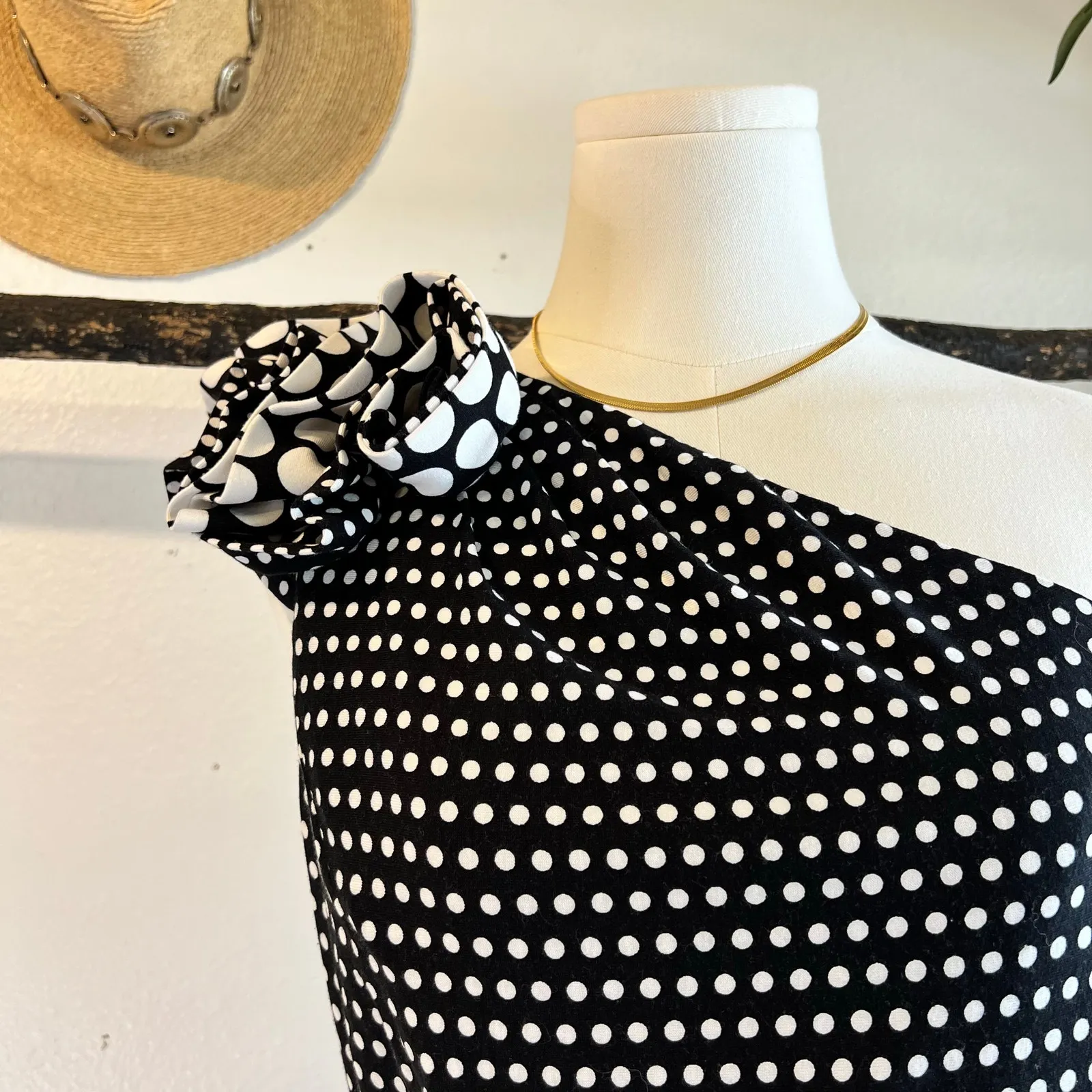 Joseph Ribkoff Blackc & White Polka Dot Mod One Shoulder Dress Size 4 - Image 9