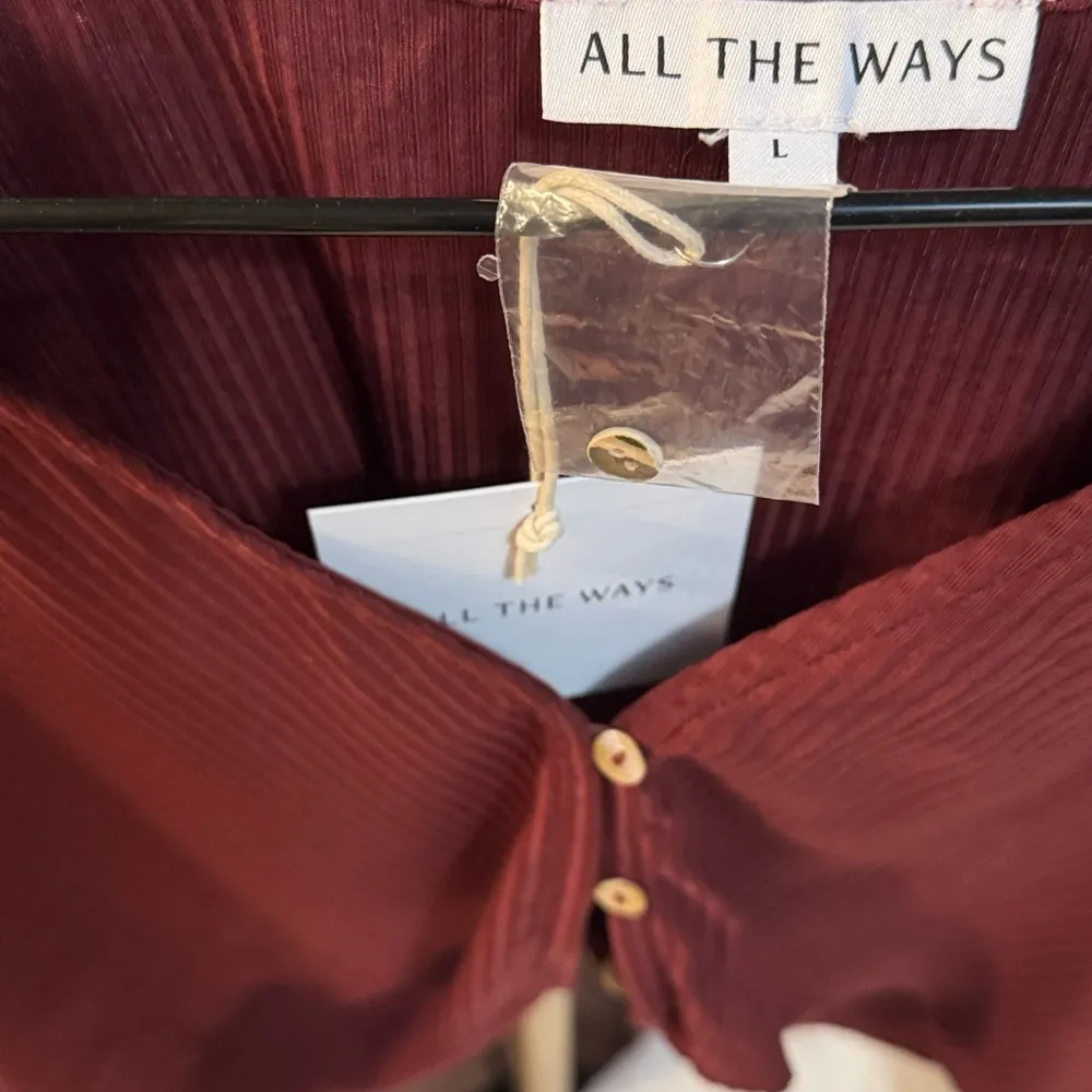 ALL THE WAYS REVOLVE CROP TOP LONG SLEEVE SIZE LARGE NWT CARDIGAN Red - Image 3