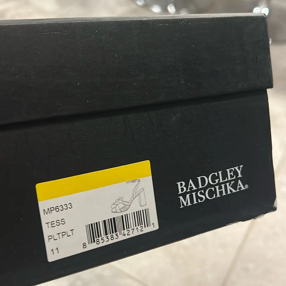 Badgley Mischka Tess Tulle Bow Block Heel Sandals in Gold Size 11 New in Box - Image 9