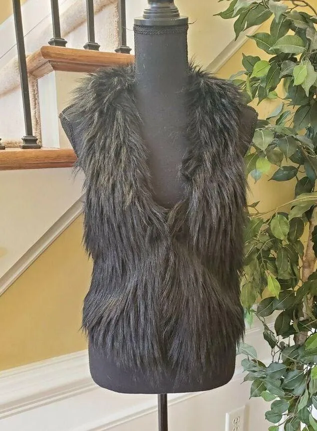 Wet Seal Small Black Faux Fur Vest -Hook Closure - Image 9