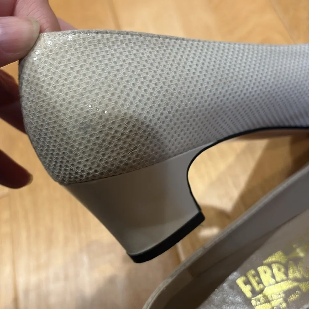 Salvatore Ferragamo Italian leather shoes off white pump sz 7 - Image 7