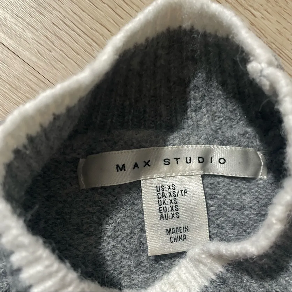 Max Studio Gray and White Crewneck Sweater with Contrast Trim - Image 2