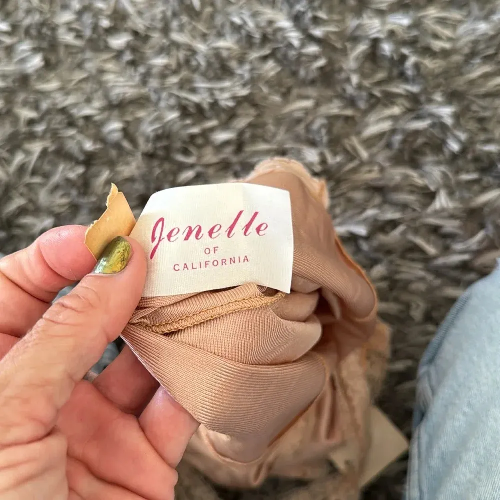 Vintage new with tags night romper slip by Jenelle of California size 32 nude Tan - Image 7