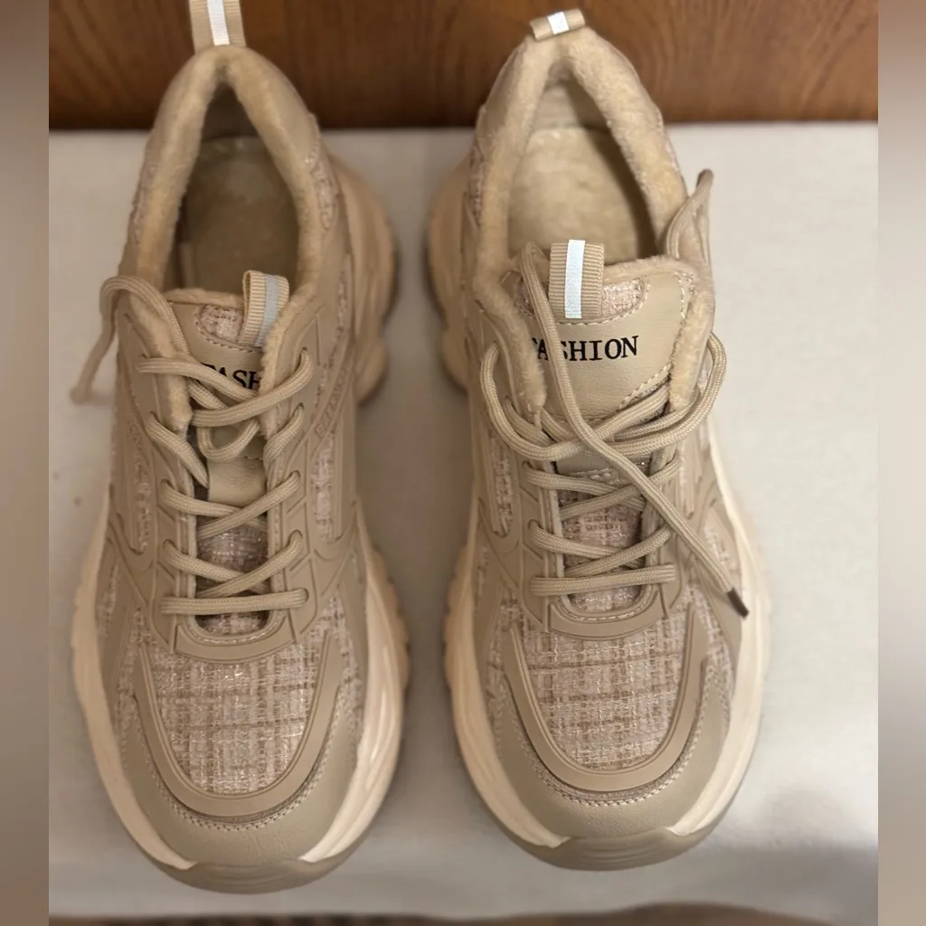 Tan Sneakers with Sleek Design and Comfort new Size 8.5 - Image 3