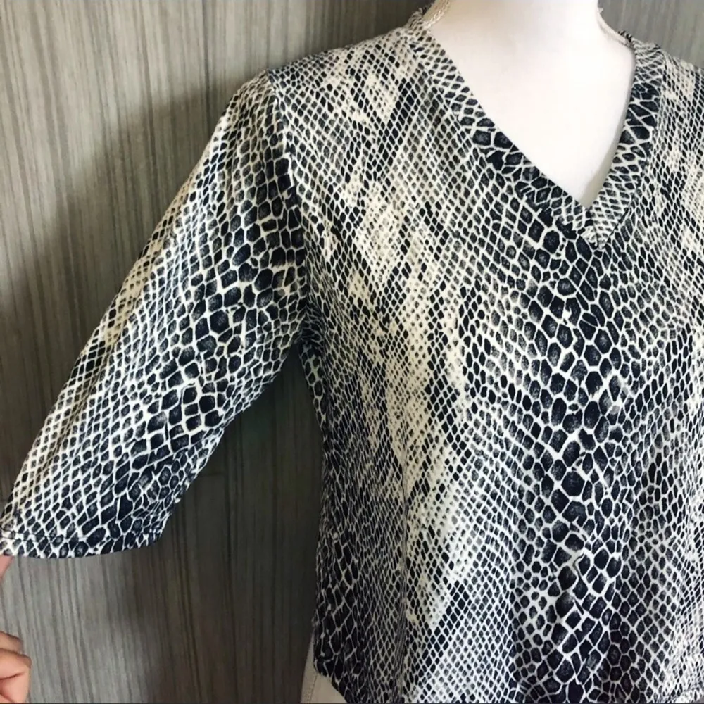 Snake print Crop Top NEW Size Large - Image 4