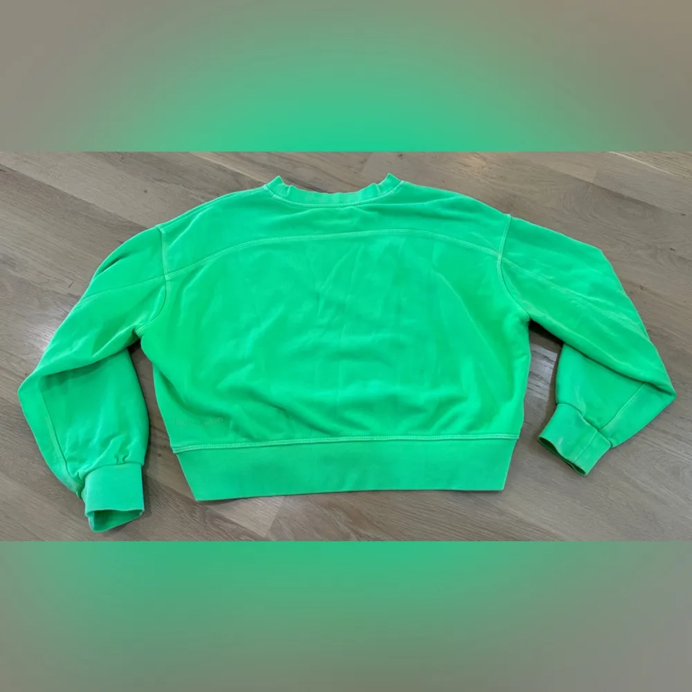 LULULEMON PERFECTLY OVERSIZED CROP CREW NEON WASH SCREAM GREEN LIGHT sweatshirt - Image 9