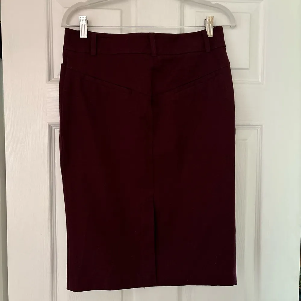 Elegant Burgundy Pencil Skirt Red Size 8 - Image 2
