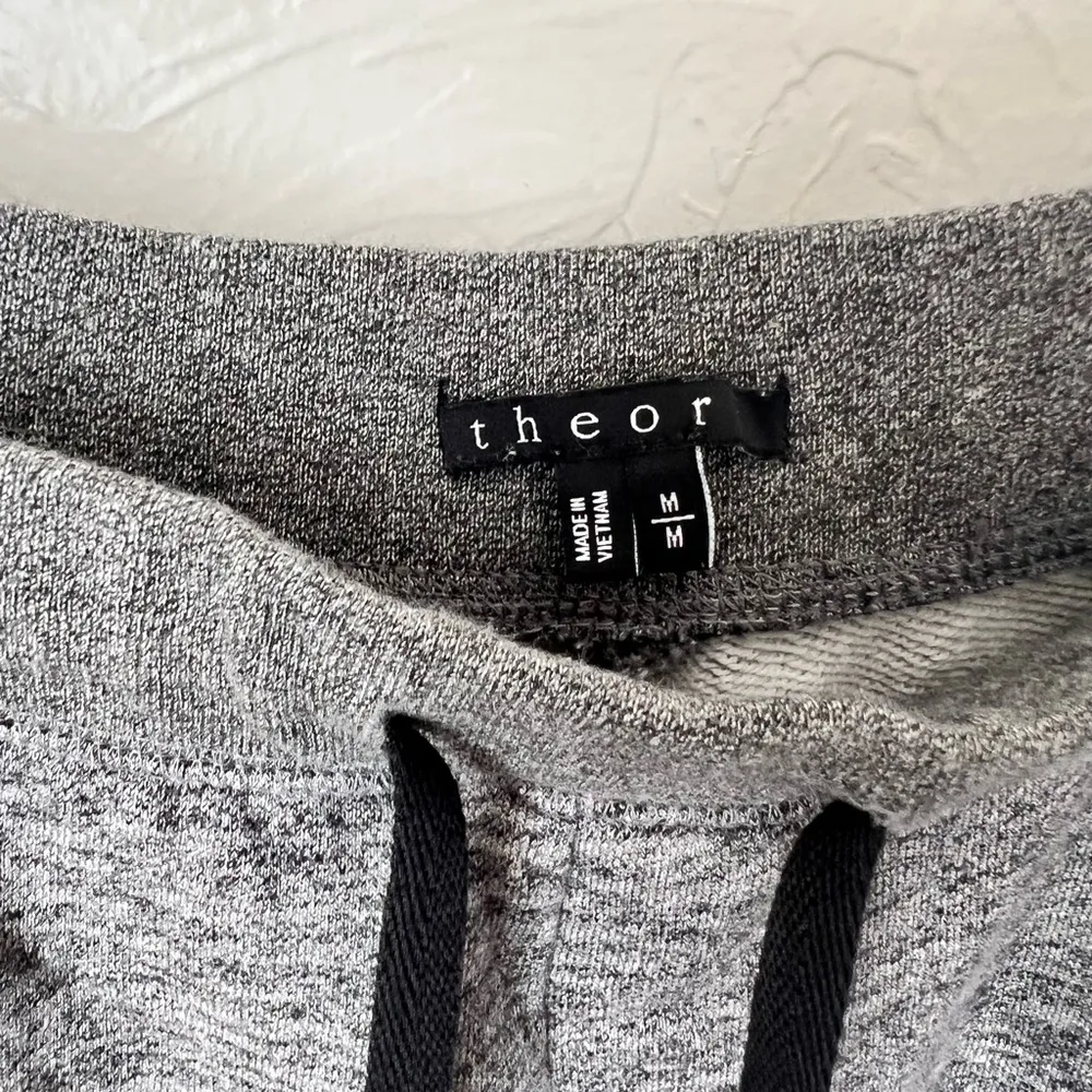 Theory gray drawstring sweatpants joggers▪️size M - Image 4