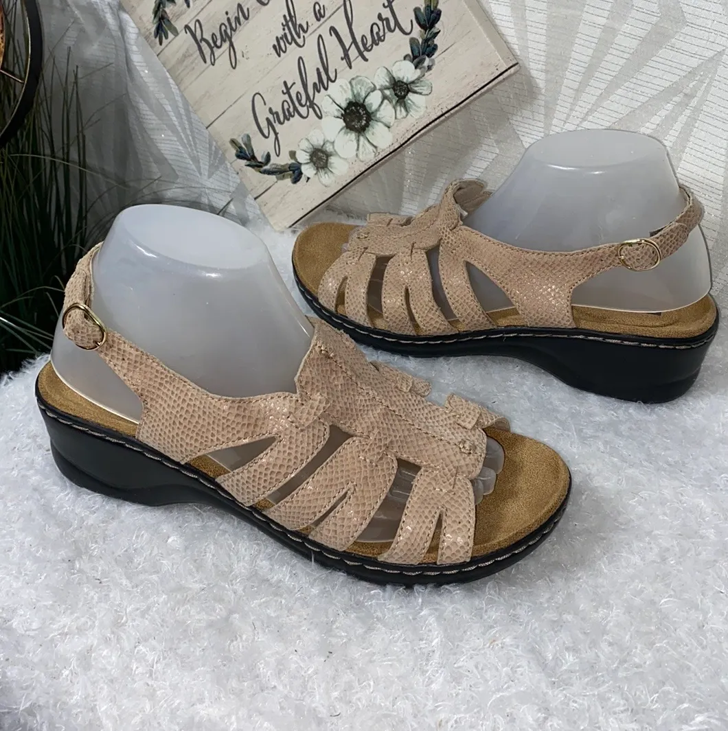 Clarks Lexi Marigold Sandals - Image 2