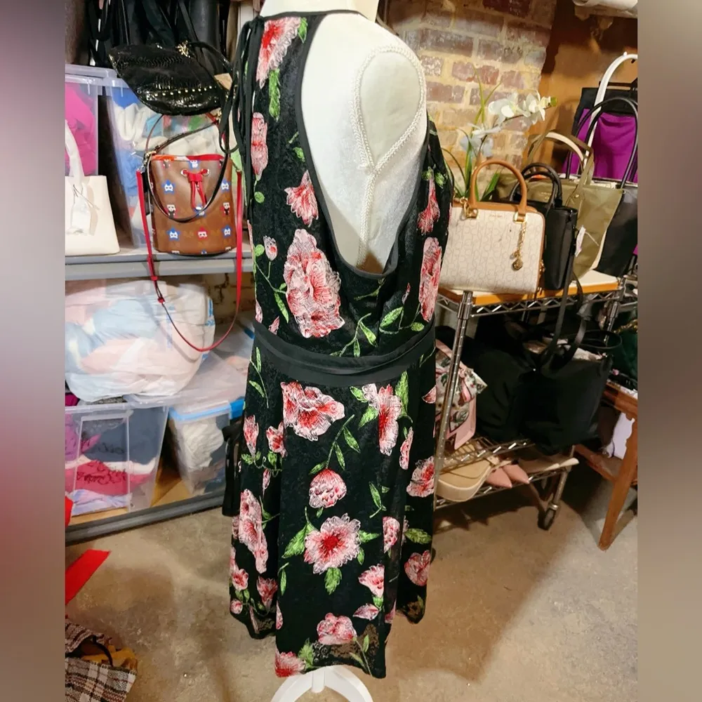 KATE KASIN black dress with red flowers sleeveless round neck floral lined NWT Size 2X - Image 4