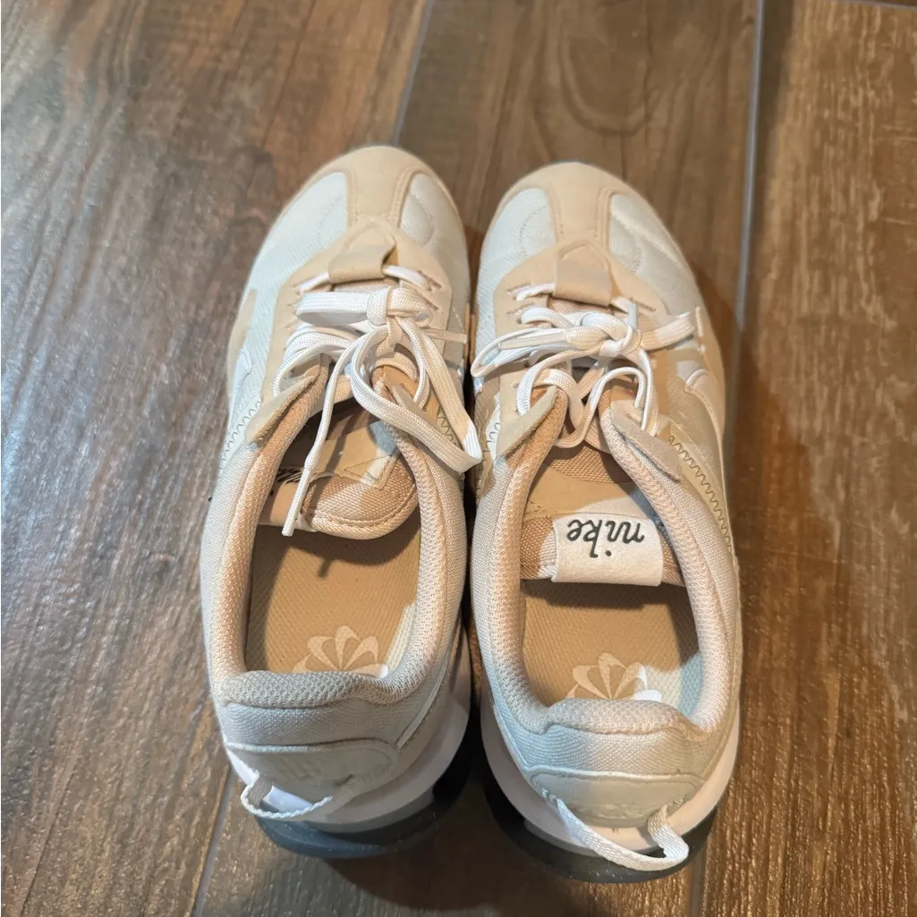 Nike Airmax Women's Cream Sneakers - Image 2