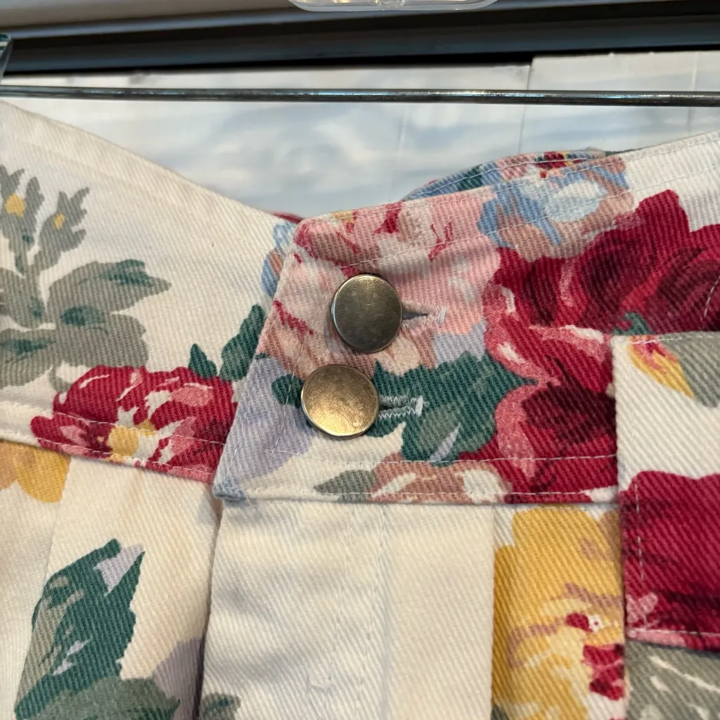 Rampage White‎ Floral High Waisted Paper Bag Shorts Size 5 - Image 4