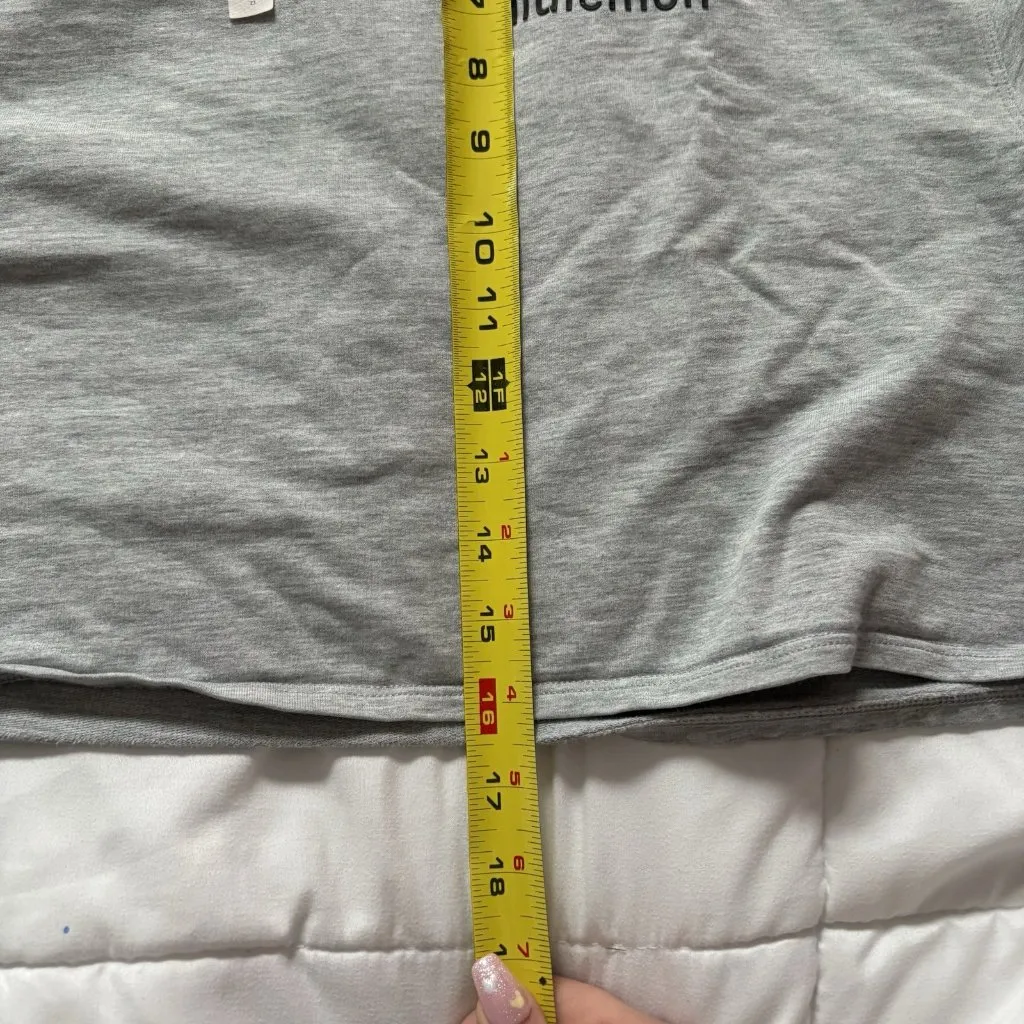 Lululemon Womens Size 12 Short Sleeve T Shirt Tee Crew Neck Cropped Gray Cotton - Image 5