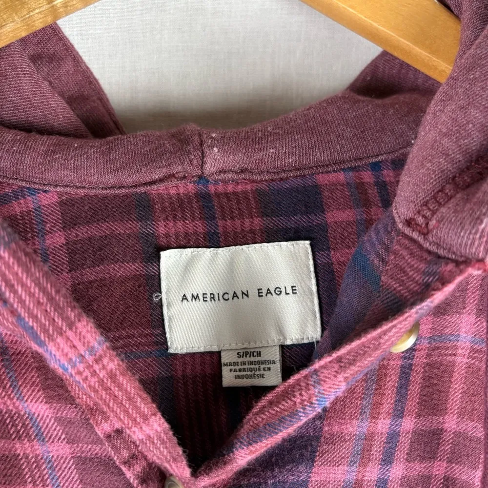American Eagle Cropped Hooded Flannel Shirt - Image 7