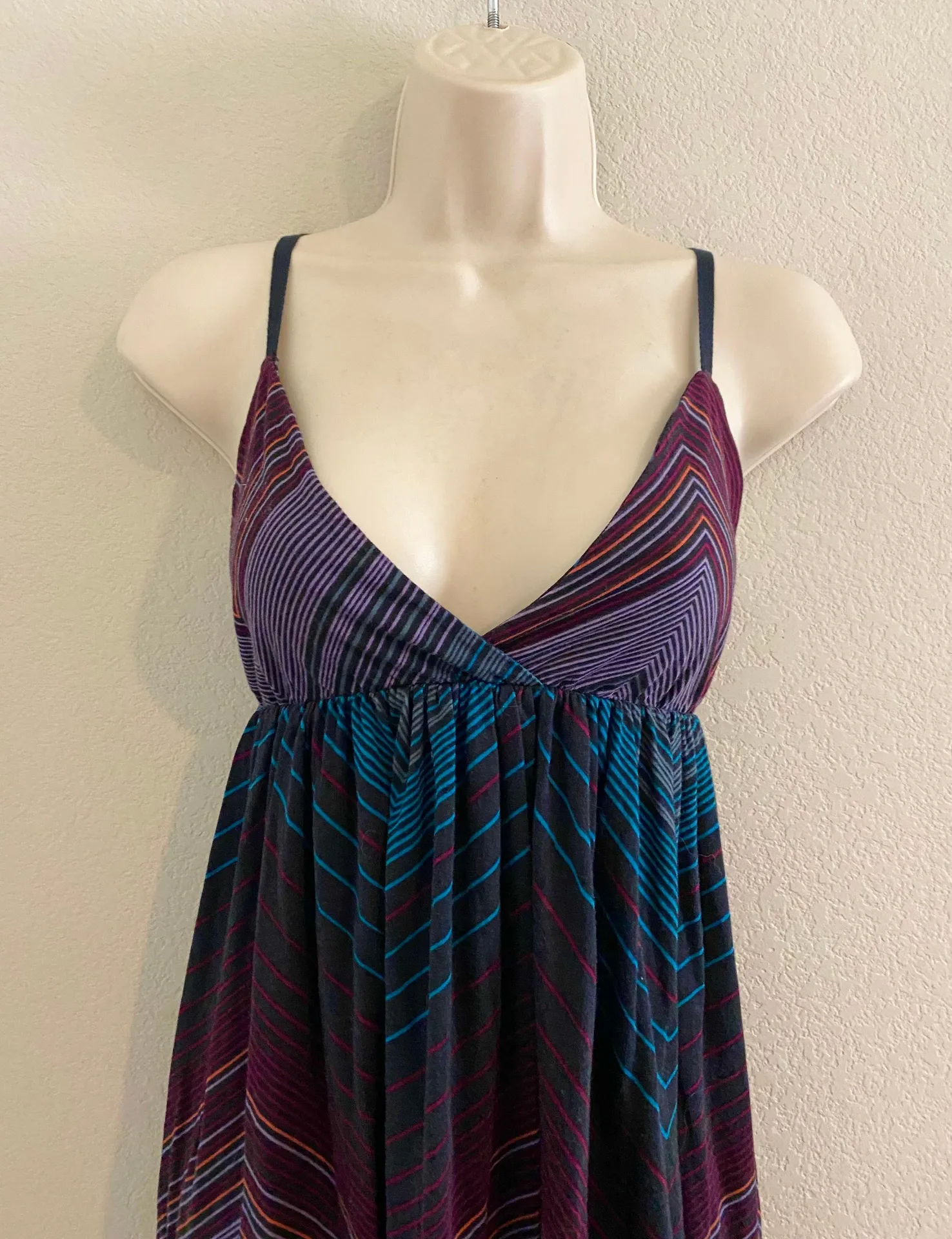 Like new  adjustable strap summer dress. Sz M - Image 4