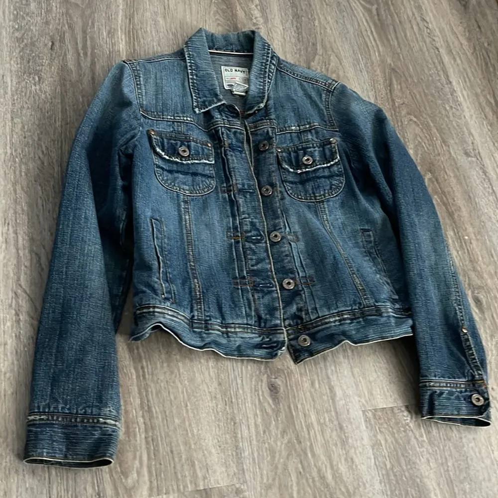 Old Navy Jean Jacket Size Medium - Image 4