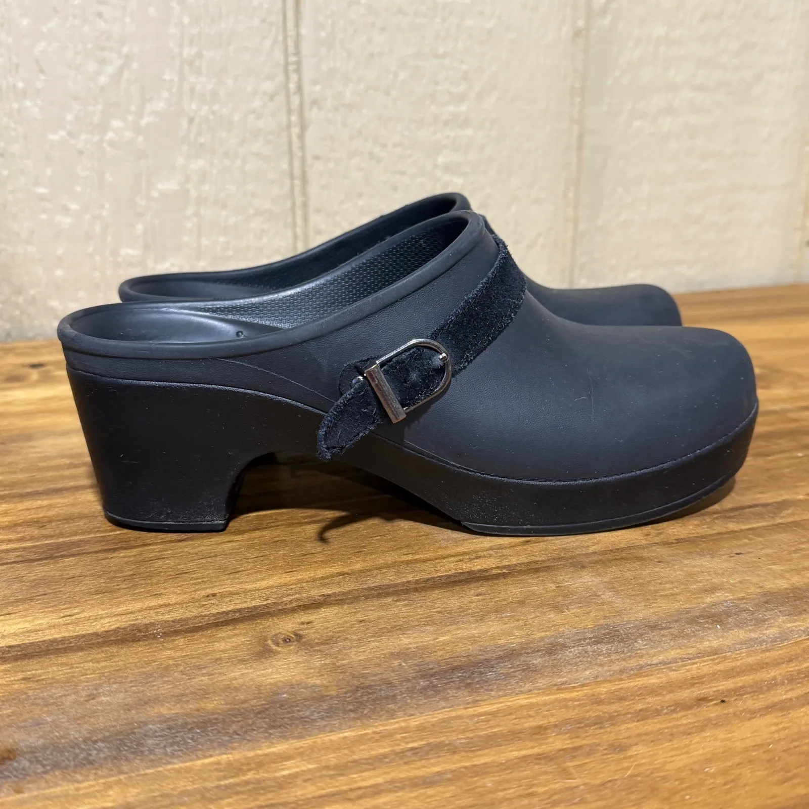 Crocs Womens Black Comfort Clog Shoes Size 9 Heel Strap Buckle - Image 9