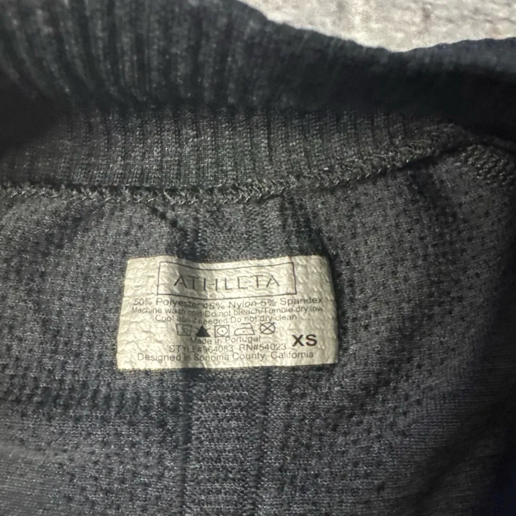 Athleta 1/4 Zip Pull Over Dark Gray - Image 5