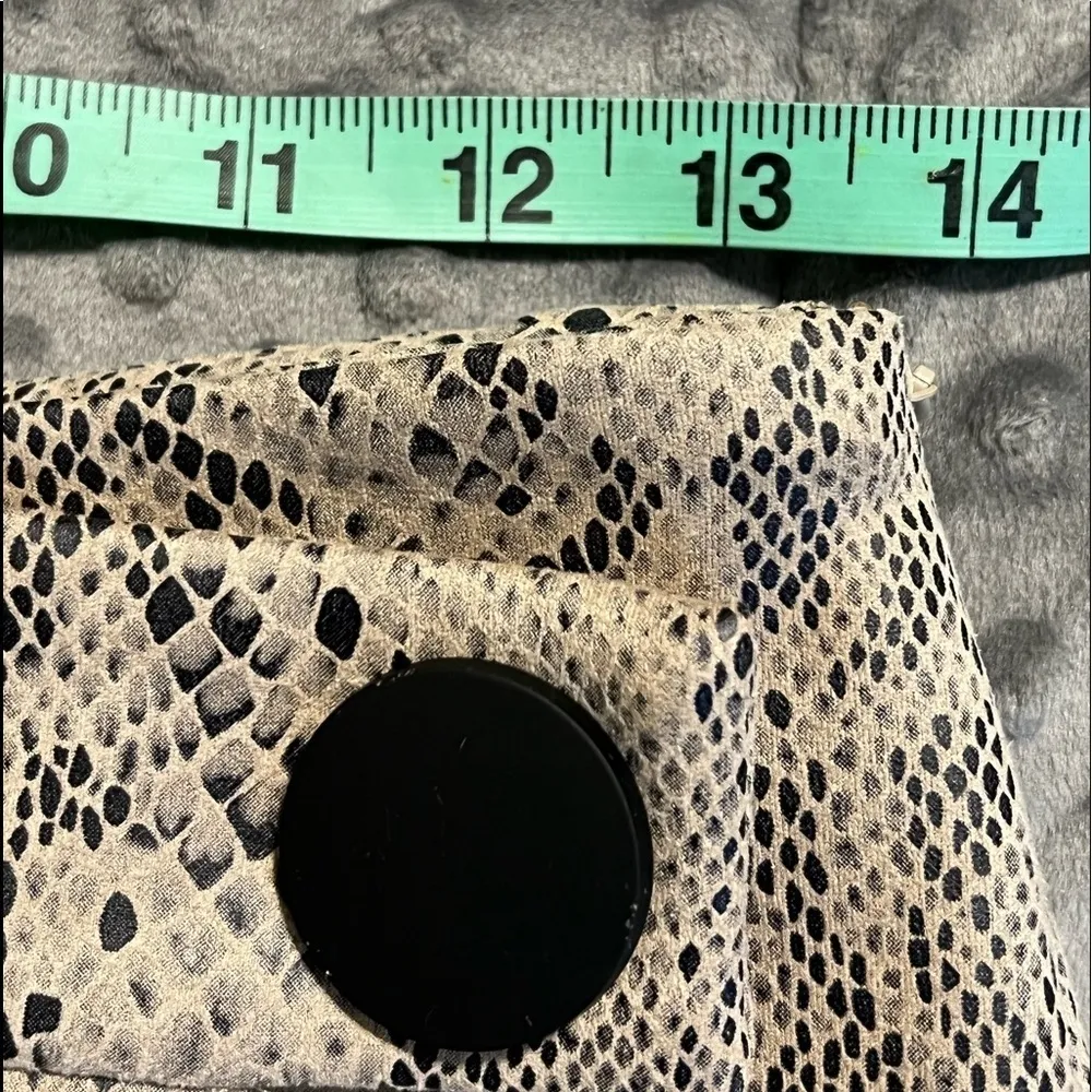 DO + BE medium faux suede skort allover snake print side button detail mini NWT - Image 9