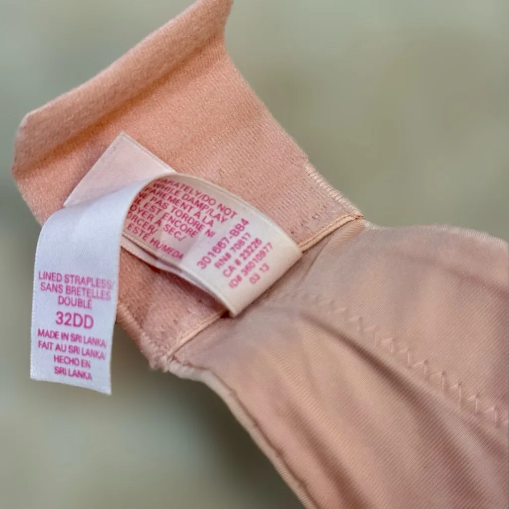 Victoria’s Secret Push-Up Strapless Bra 32DD Light Pink w/ Bow Charm - Image 4